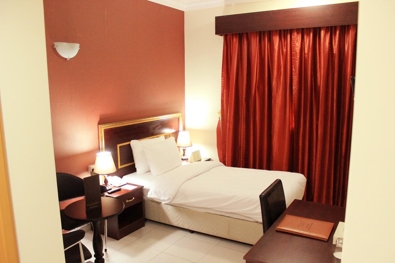 Montreal Naif Hotel Dubai Exterior photo
