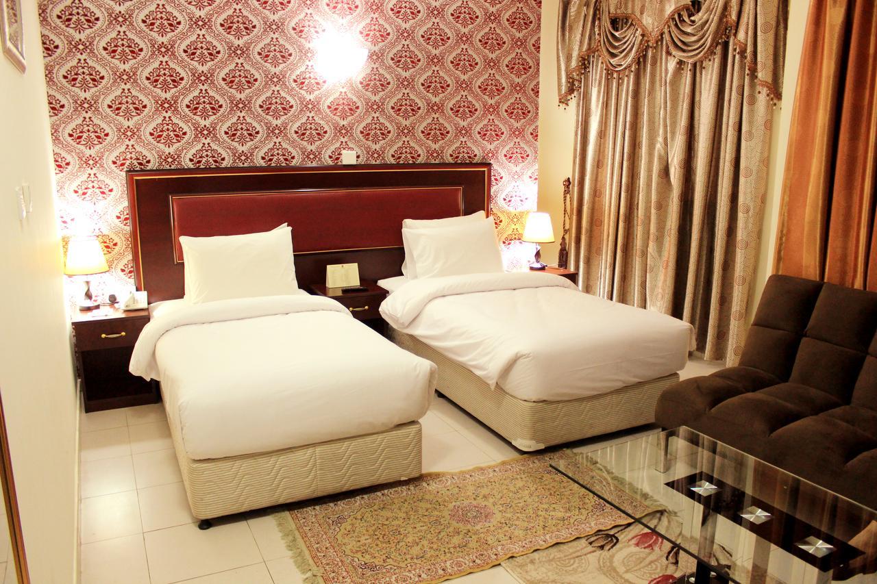 Montreal Naif Hotel Dubai Exterior photo