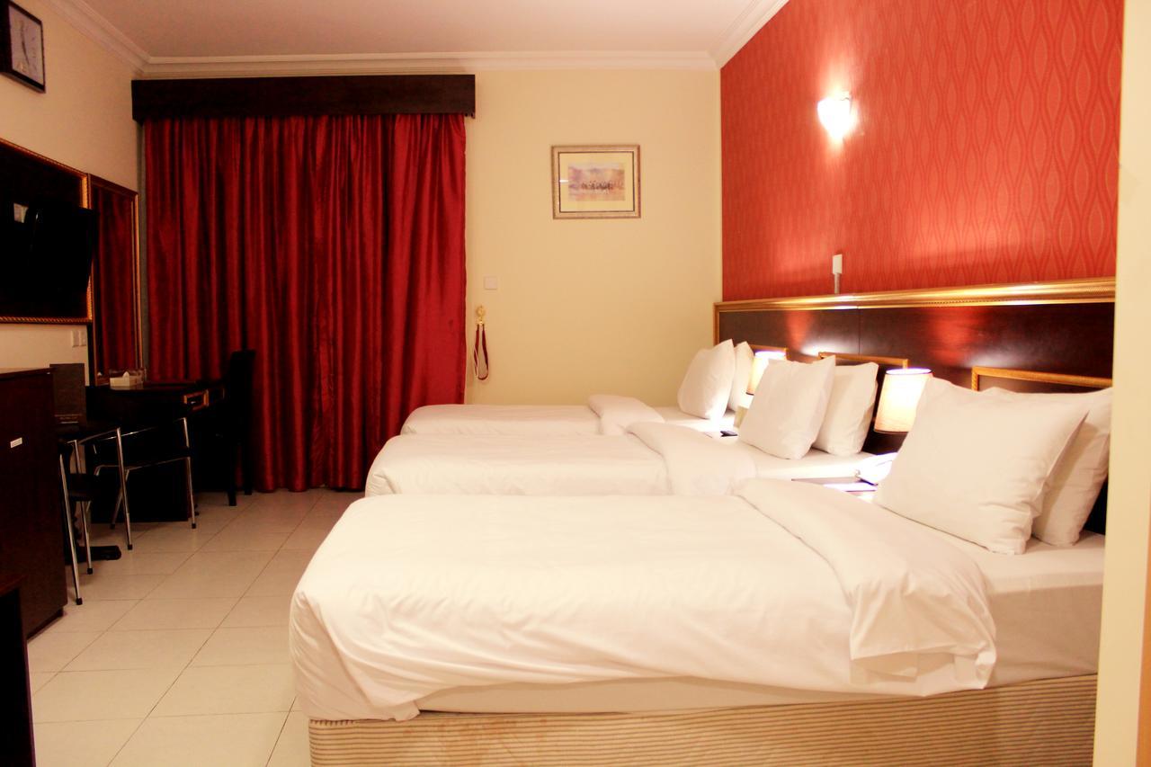 Montreal Naif Hotel Dubai Exterior photo