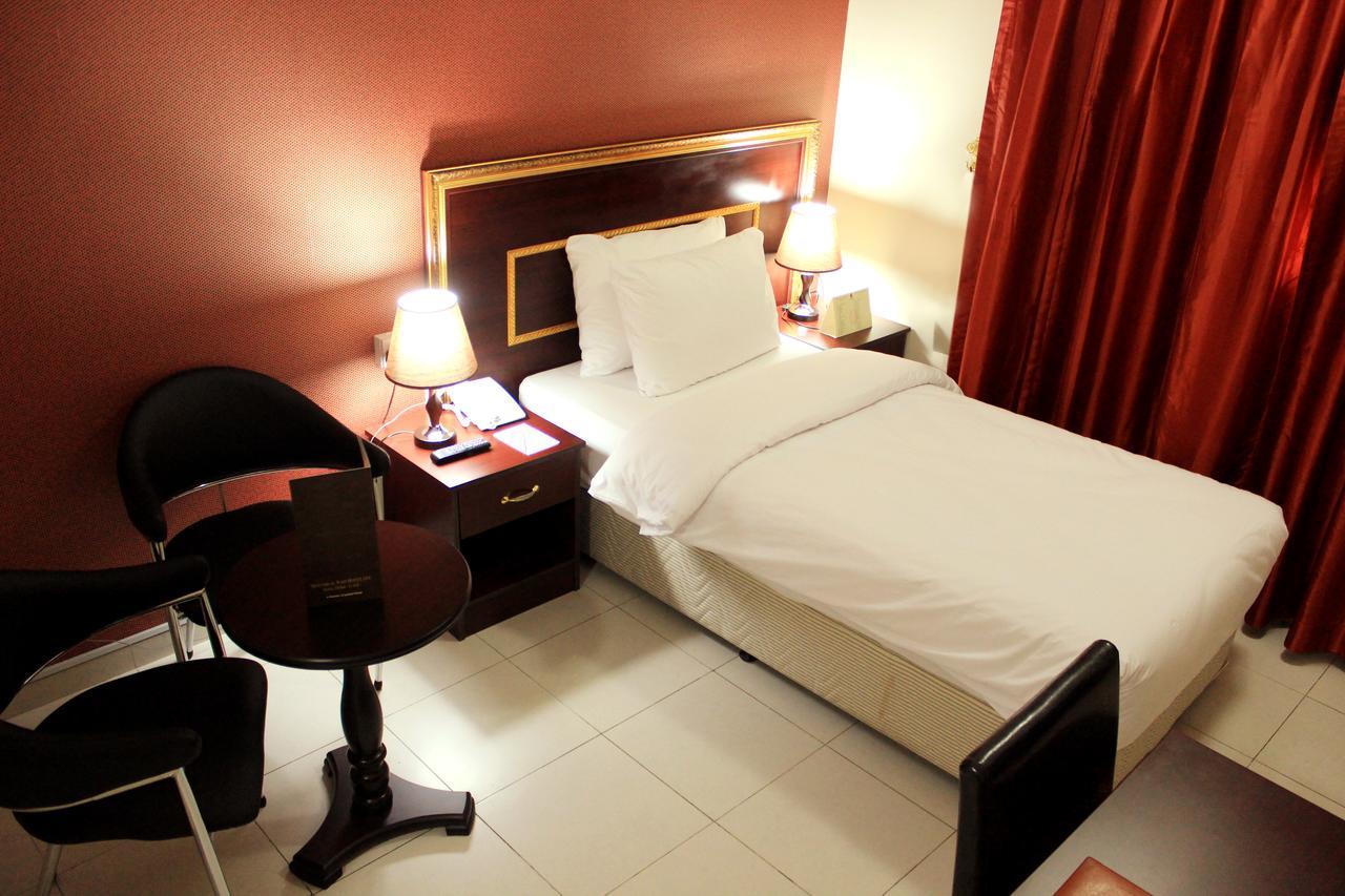 Montreal Naif Hotel Dubai Exterior photo